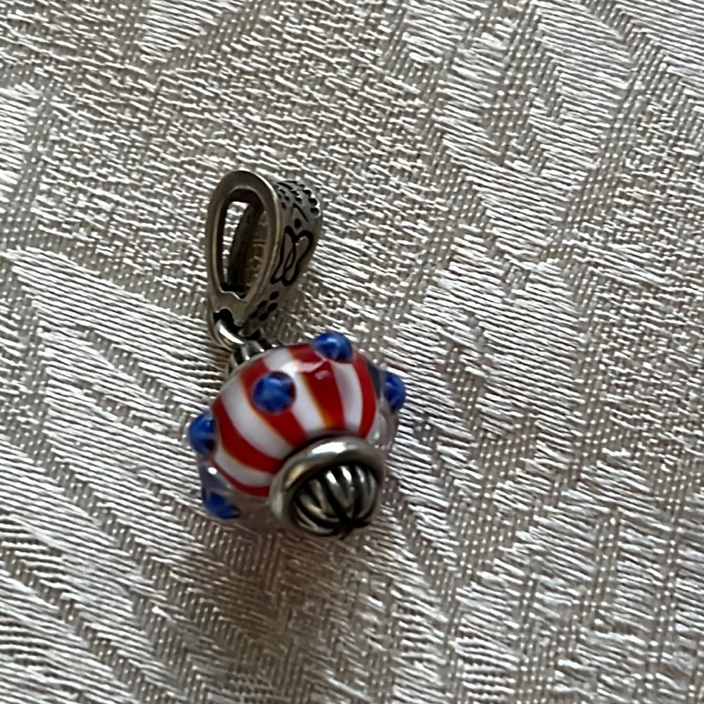 Trollbeads pendant bead holder.